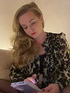 Lady  Maria online show from December 11, 2024, 6:42 pm