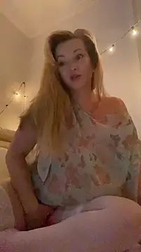 Lady  Maria online show from October 23, 2025, 3:33 pm