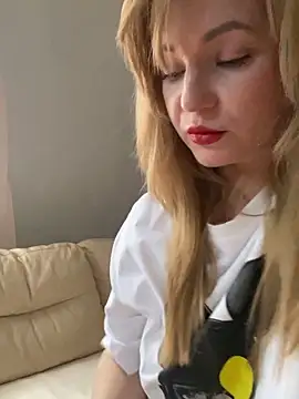 Lady  Maria online show from April 9, 2026, 2:33 pm