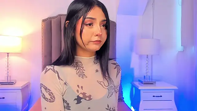 Snapshot of Emma_Torres__ chatting on December 17, 2024, 12:11 pm Emma Torres online show from December 17, 2024, 12:11 pm