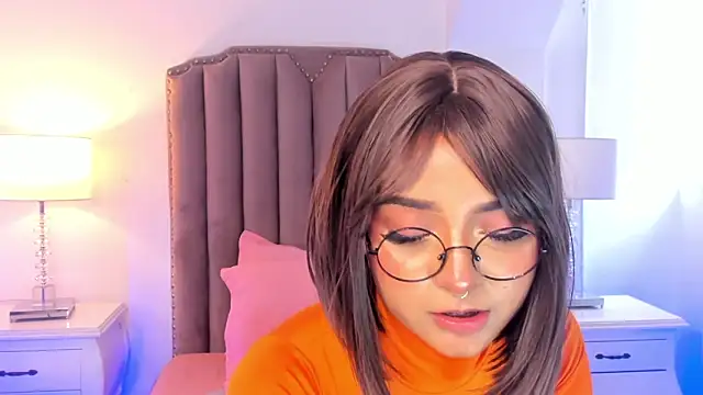 Snapshot of Emma_Torres__ chatting on December 17, 2024, 3:17 pm Emma Torres online show from December 17, 2024, 3:17 pm