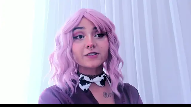 Snapshot of Emma_Torres__ chatting on February 15, 2025, 6:33 pm Emma Torres online show from February 15, 2025, 6:33 pm