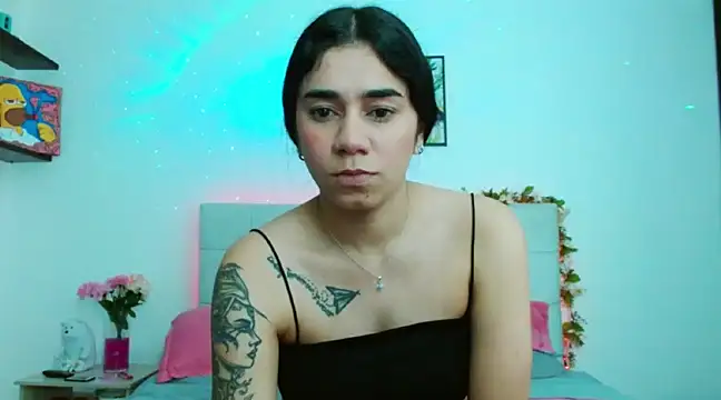 Snapshot of Layla_Rachel chatting on December 7, 2024, 11:01 pm Layla Rachel online show from December 7, 2024, 11:01 pm