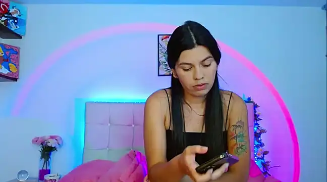 Snapshot of Layla_Rachel chatting on February 14, 2025, 1:23 am Layla Rachel online show from February 14, 2025, 1:23 am
