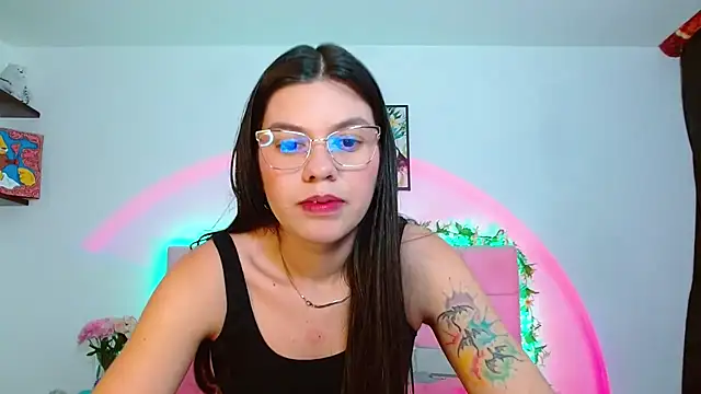 Snapshot of Layla_Rachel chatting on September 11, 2025, 1:28 am Layla Rachel online show from September 11, 2025, 1:28 am