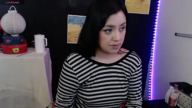 Snapshot of AbsentaVert chatting on November 7, 2025, 5:02 pm AbsentaVert online show from November 7, 2025, 5:02 pm