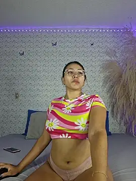 caylinhot7 online show from October 27, 2025, 5:33 am