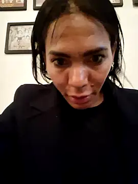 Snapshot of Doll_Loren chatting on February 17, 2026, 11:33 pm Doll Loren online show from February 17, 2026, 11:33 pm