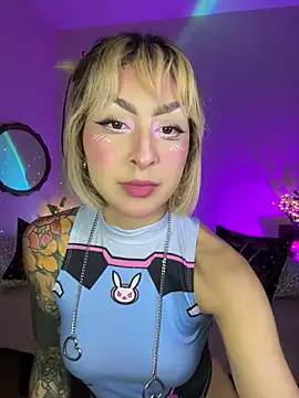 Cinamoonn online show from January 18, 2026, 7:06 pm