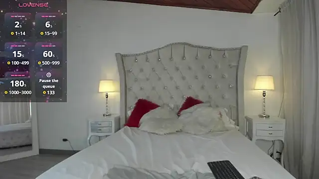 Naughtykitty4 online show from January 24, 2025, 10:08 pm