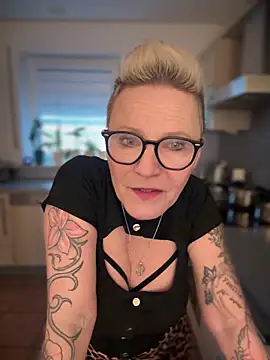 Snapshot of German_Milf chatting on January 23, 2025, 2:17 pm German Milf online show from January 23, 2025, 2:17 pm