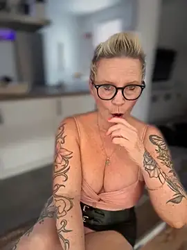 German Milf online show from October 18, 2025, 1:01 pm