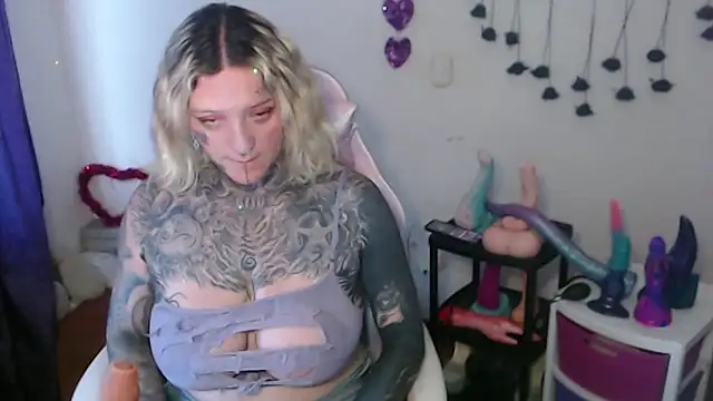 Snapshot of SLOPPYTITSS chatting on April 7, 2026, 10:42 pm SLOPPYTITSS online show from April 7, 2026, 10:42 pm