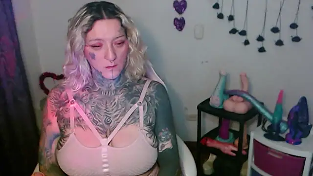 Snapshot of SLOPPYTITSS chatting on April 13, 2026, 10:43 am SLOPPYTITSS online show from April 13, 2026, 10:43 am