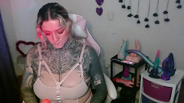 Snapshot of SLOPPYTITSS chatting on April 13, 2026, 10:48 pm SLOPPYTITSS online show from April 13, 2026, 10:48 pm