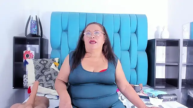 Keira Lennox online show from March 8, 2025, 3:13 pm