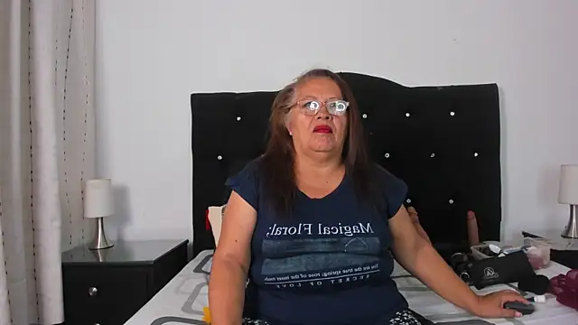 Keira Lennox online show from November 20, 2025, 11:32 am