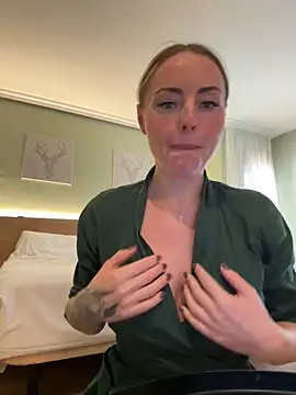 EmaSalis online show from October 27, 2025, 9:02 am