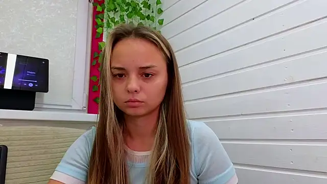 Snapshot of Misss_Vikk chatting on October 24, 2025, 6:43 am Misss Vikk online show from October 24, 2025, 6:43 am