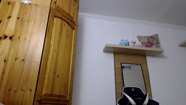 Lisakisss online show from March 18, 2026, 7:50 pm