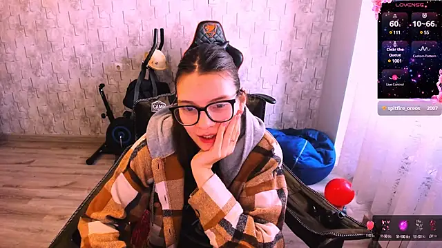 Snapshot of MollyLollipop chatting on February 21, 2025, 5:35 am MollyLollipop online show from February 21, 2025, 5:35 am