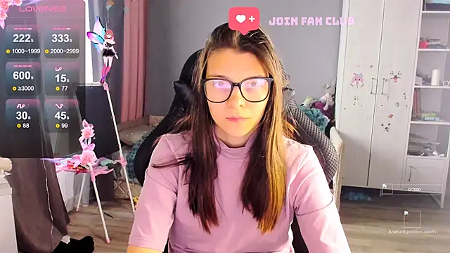 Snapshot of MollyLollipop chatting on October 6, 2025, 4:10 am MollyLollipop online show from October 6, 2025, 4:10 am