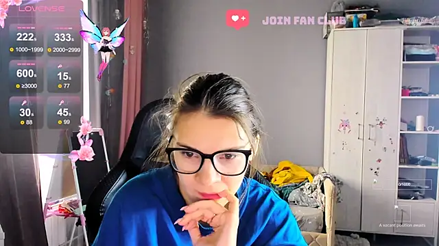 Snapshot of MollyLollipop chatting on October 7, 2025, 6:43 am MollyLollipop online show from October 7, 2025, 6:43 am