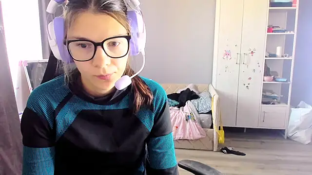 Snapshot of MollyLollipop chatting on October 16, 2025, 4:46 am MollyLollipop online show from October 16, 2025, 4:46 am