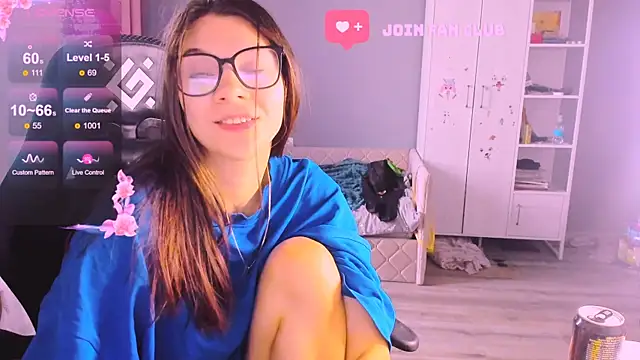 Snapshot of MollyLollipop chatting on October 30, 2025, 7:10 am MollyLollipop online show from October 30, 2025, 7:10 am