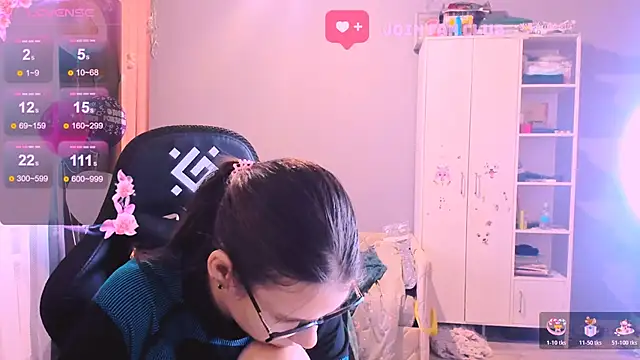 Snapshot of MollyLollipop chatting on November 1, 2025, 2:13 am MollyLollipop online show from November 1, 2025, 2:13 am