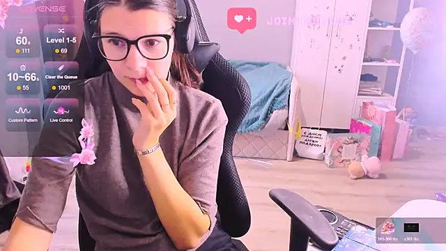 Snapshot of MollyLollipop chatting on November 12, 2025, 4:57 am MollyLollipop online show from November 12, 2025, 4:57 am