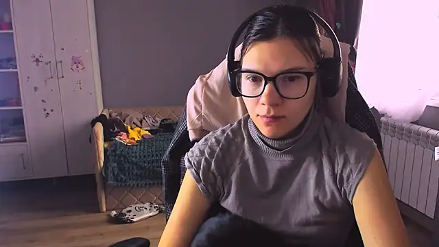 Snapshot of MollyLollipop chatting on December 4, 2025, 4:22 am MollyLollipop online show from December 4, 2025, 4:22 am