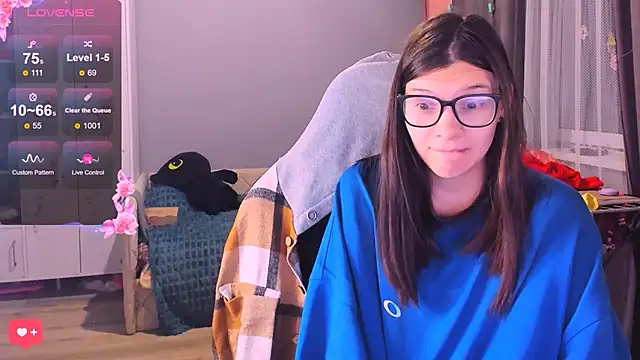 Snapshot of MollyLollipop chatting on February 2, 2026, 1:37 am MollyLollipop online show from February 2, 2026, 1:37 am