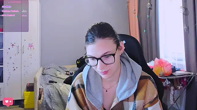 Snapshot of MollyLollipop chatting on February 10, 2026, 4:38 am MollyLollipop online show from February 10, 2026, 4:38 am