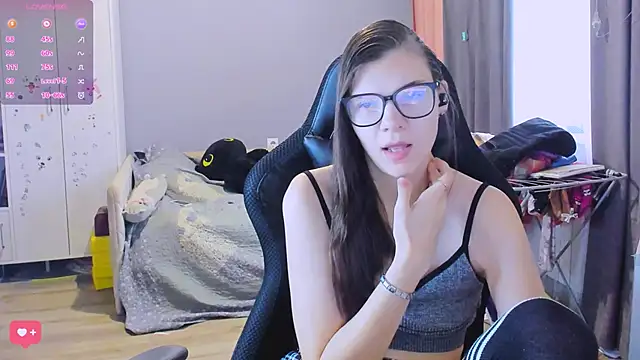 Snapshot of MollyLollipop chatting on February 11, 2026, 3:11 am MollyLollipop online show from February 11, 2026, 3:11 am