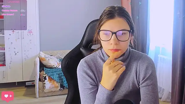 Snapshot of MollyLollipop chatting on February 19, 2026, 6:20 am MollyLollipop online show from February 19, 2026, 6:20 am