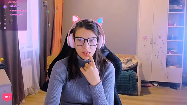 Snapshot of MollyLollipop chatting on March 3, 2026, 2:07 am MollyLollipop online show from March 3, 2026, 2:07 am