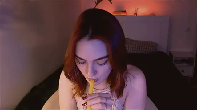 Snapshot of LilyFarey chatting on December 2, 2024, 7:16 pm LilyFarey online show from December 2, 2024, 7:16 pm