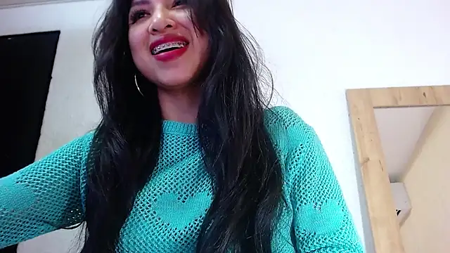 Snapshot of Sweet_baby_hellen chatting on December 19, 2024, 10:02 am Sweet baby hellen online show from December 19, 2024, 10:02 am