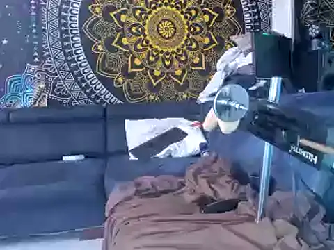 Snapshot of slankecrosdresser chatting on February 18, 2025, 8:49 am slankecrosdresser online show from February 18, 2025, 8:49 am