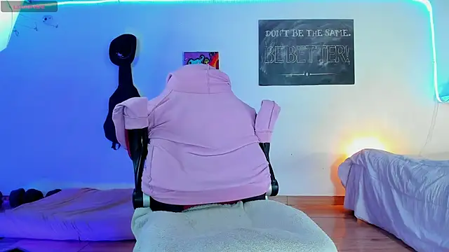 RyanCarter  online show from December 7, 2024, 3:08 pm