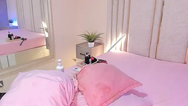 Snapshot of Saekohofman chatting on February 11, 2026, 4:17 am Saekohofman online show from February 11, 2026, 4:17 am