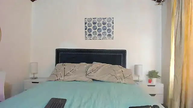 ZulyMichels online show from December 22, 2025, 12:35 pm