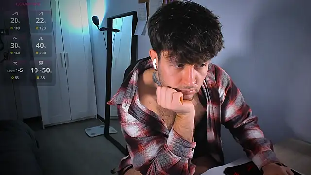 Snapshot of HonestAndrew chatting on February 1, 2026, 8:57 am HonestAndrew online show from February 1, 2026, 8:57 am