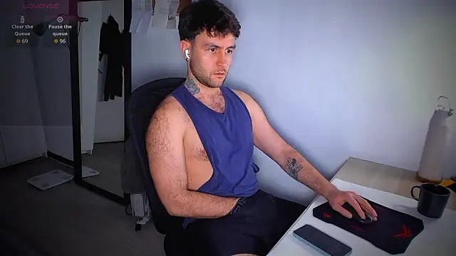 Snapshot of HonestAndrew chatting on February 9, 2026, 12:53 pm HonestAndrew online show from February 9, 2026, 12:53 pm