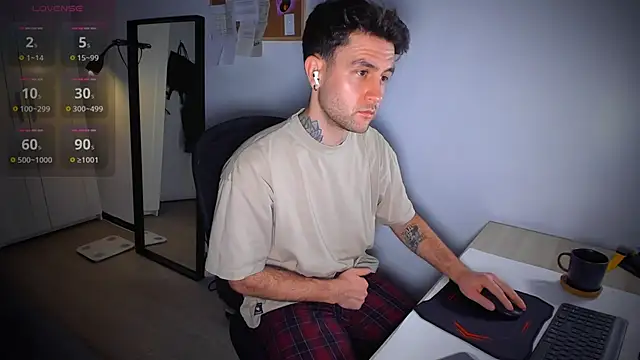 Snapshot of HonestAndrew chatting on February 13, 2026, 6:42 am HonestAndrew online show from February 13, 2026, 6:42 am