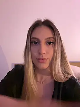 Snapshot of Eva_Ryen chatting on October 13, 2025, 4:07 pm Eva Ryen online show from October 13, 2025, 4:07 pm