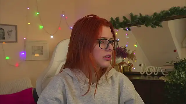 Snapshot of doll_lesli chatting on December 24, 2024, 2:33 pm doll lesli online show from December 24, 2024, 2:33 pm