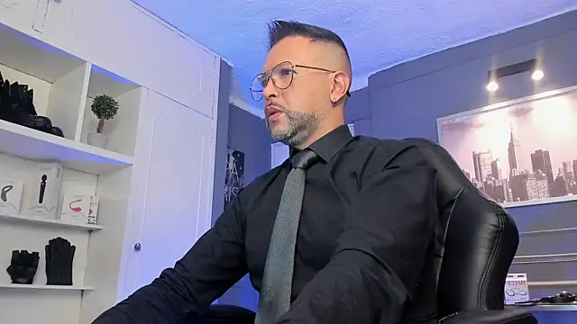 MrFrank tattoo online show from March 13, 2025, 1:50 pm