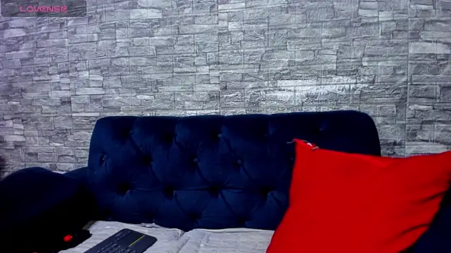 Snapshot of LizzRouse chatting on December 15, 2024, 2:27 pm LizzRouse online show from December 15, 2024, 2:27 pm